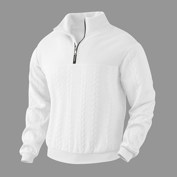 Hochwertiger Herren Zopfmuster-Strickpullover, langarm und mit Viertelreißverschluss. Perfekte Herbstmode.