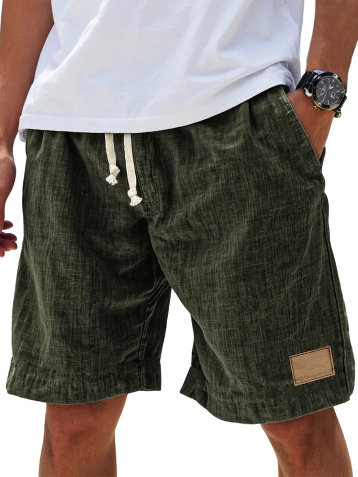 Vielseitige Herren Relaxed Fit Shorts, ideal für Freizeit, Urlaub und einen lässigen Sommer-Look. Männer Mode.