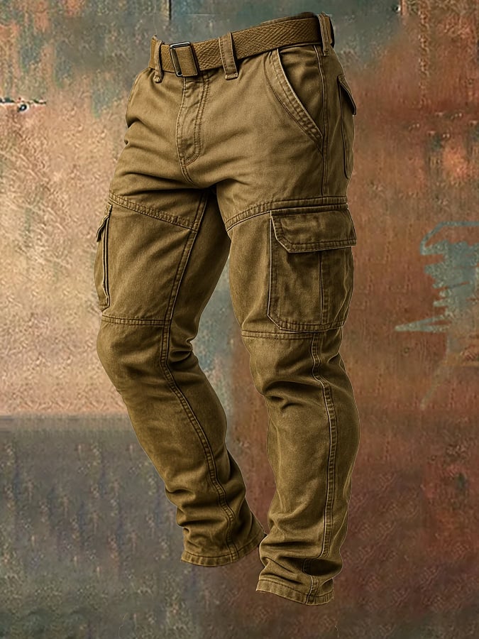 Robuster Herren Overall mit Tarnmuster für Outdoor-Abenteuer. Retro-Design für vielseitige Arbeits- & Freizeitkleidung.