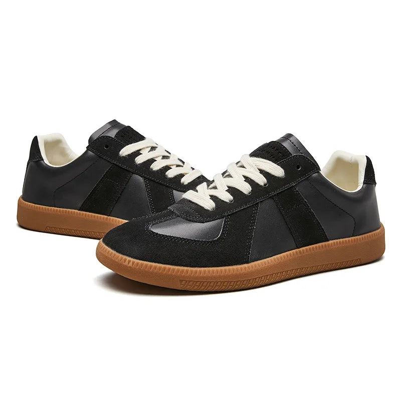 Stylischer Herren Freizeitsneaker im Retro-Stil. Ideal für Streetwear und Casual Looks.
