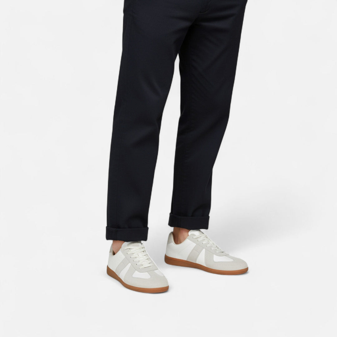 Bequeme, warme Herren-Wintersneaker im Retro-Design. Ideale Alltagsschuhe für die kalte Jahreszeit.