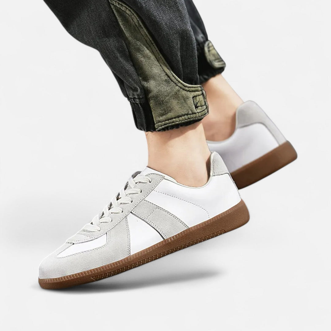 Seitliche Ansicht der warmen Herren-Wintersneaker im Vintage-Stil, ideal für Freizeit & Alltag im Winter.