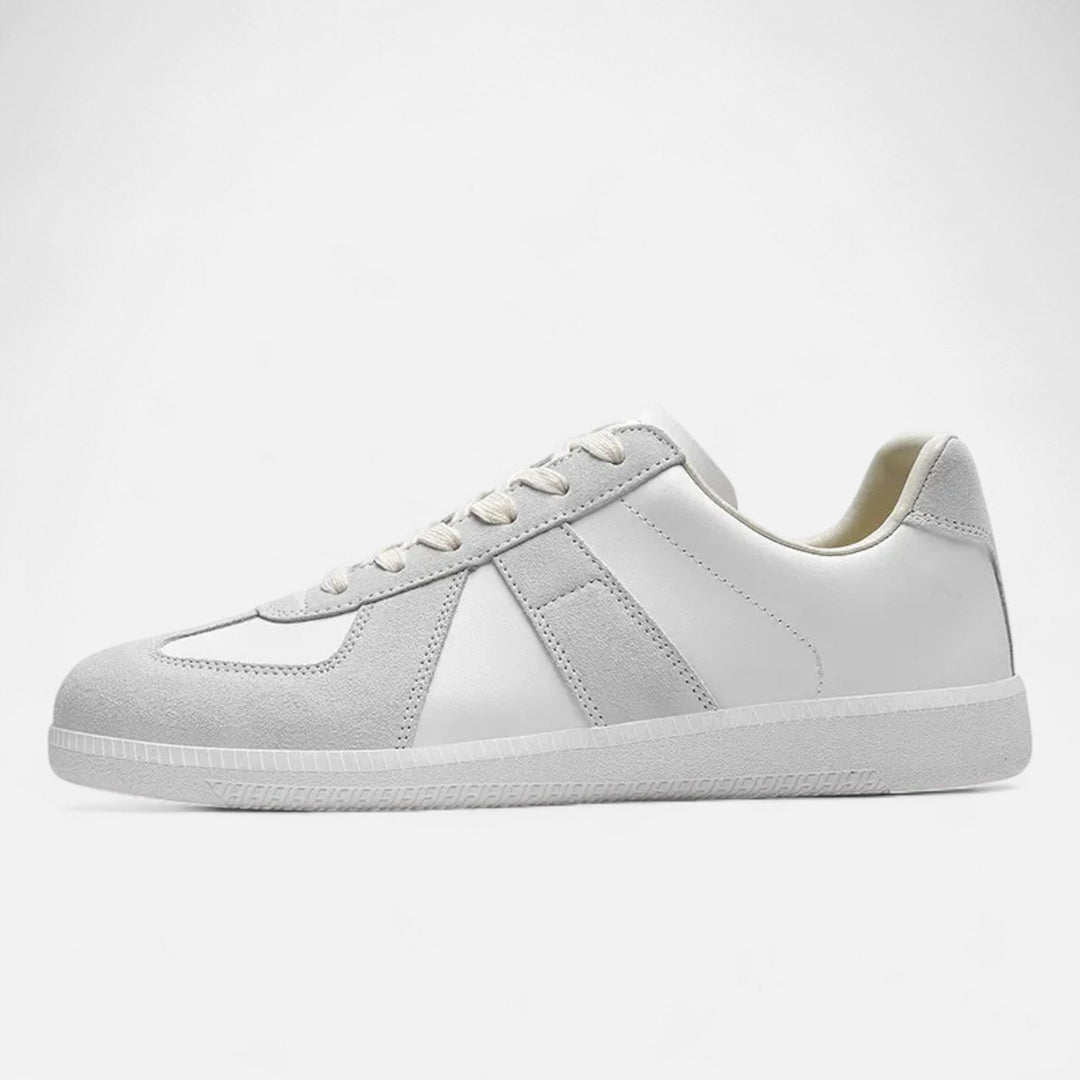 Frontansicht der lässigen Herren-Wintersneaker. Warme Retro-Schuhe für Herren für den Winter.