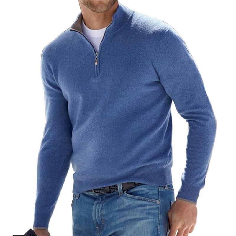 Modischer Herren Strickpullover mit Halbreißverschluss. Bequemer, eleganter Rippenstrick für Casual-Herbst-Looks.
