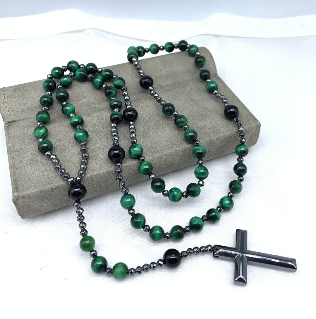 Robuste Herren Rosenkranz-Kette mit grauen Jaspisperlen und Kreuz. Für den Alltag.