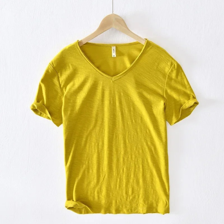 Zeitloses Herren T-Shirt mit Rundhals und Kurzarm, bequem & langlebig. Das ideale Basic Shirt für casual Herrenmode.
