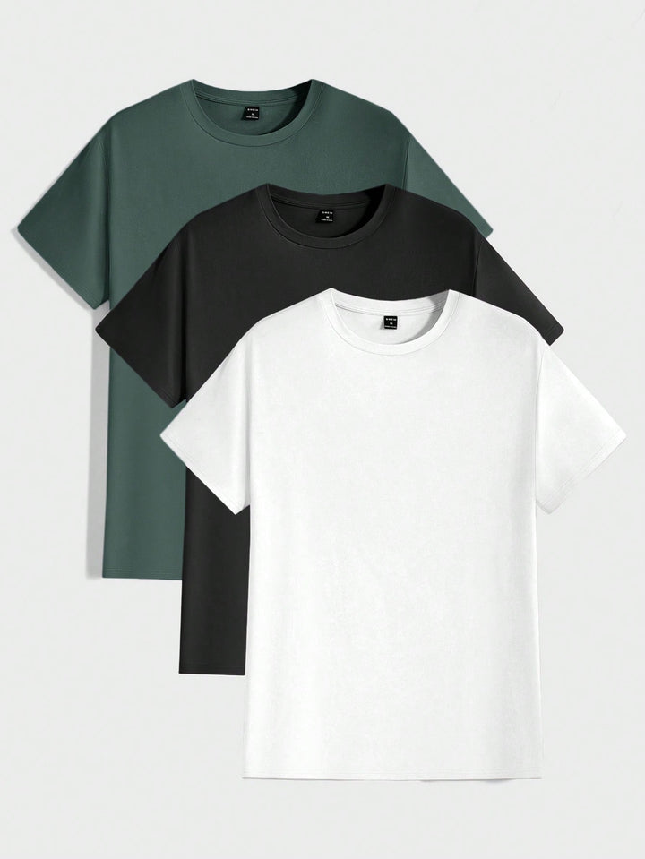 Detail: Rundhalsausschnitt des Herren T-Shirts mit feiner Struktur, sauber verarbeitet.