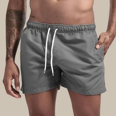 Vielseitige Herren Slim Fit Badehose, ideal als Badeshorts für Schwimmen, Strand und Freizeit.