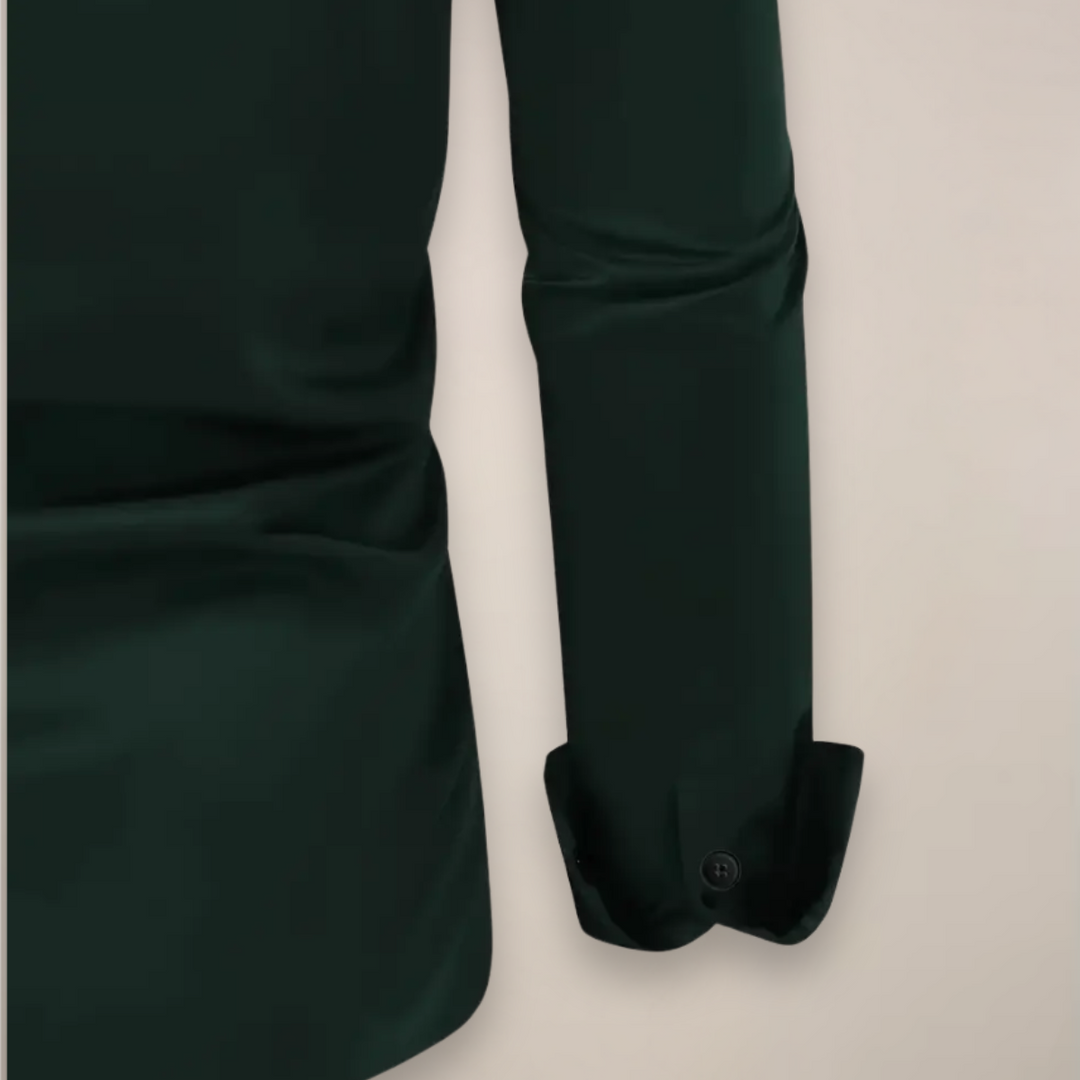 Trendiges Herren Slim-Fit Hemd mit klassischem Kragen, vielseitig kombinierbar für modebewusste Männer.