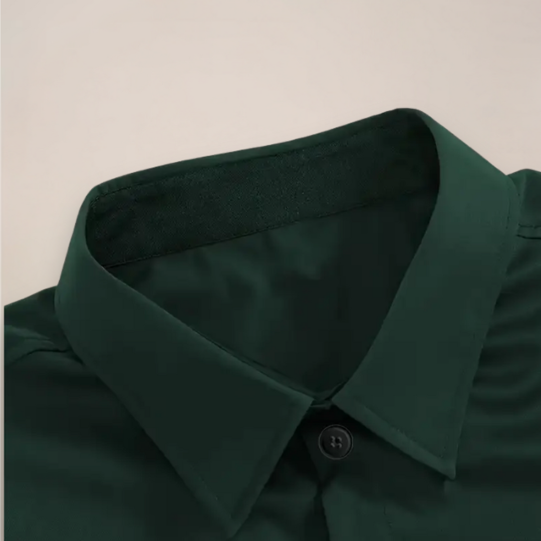 Slim-Fit Herrenhemd mit klassischem Kragen, Langarm. Passt zu jedem Anlass, von Business bis schick.