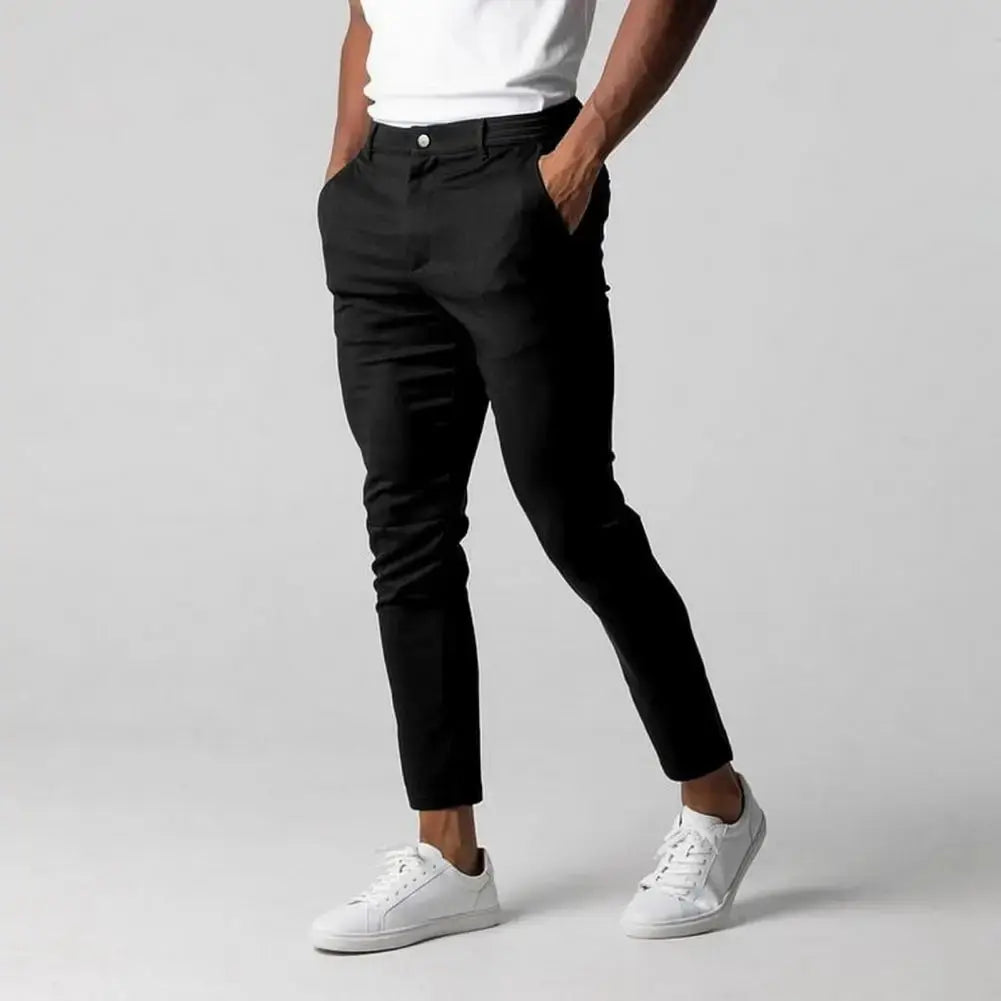 Detailansicht: Dehnbare Slim-Fit Businesshose für Herren in hochwertiger Qualität. Stilvolle und bequeme Herrenhose.