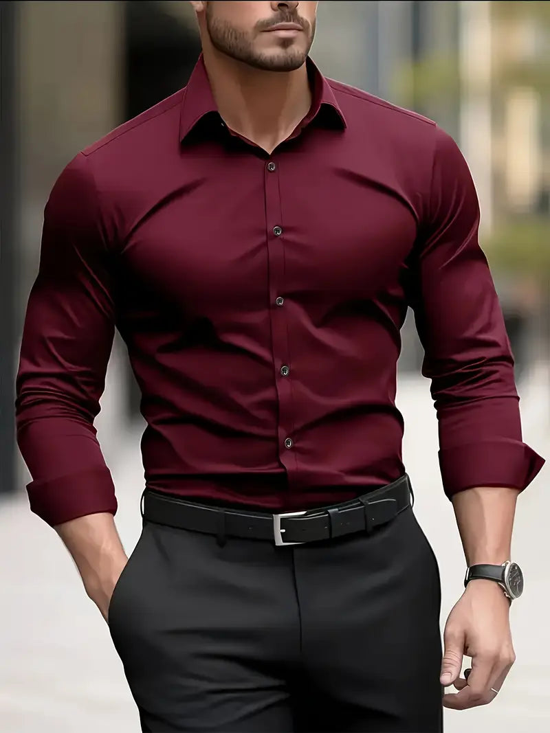 Modernes Männerhemd, Langarm und Slim Fit Passform, ideal für Smart Casual Outfits.