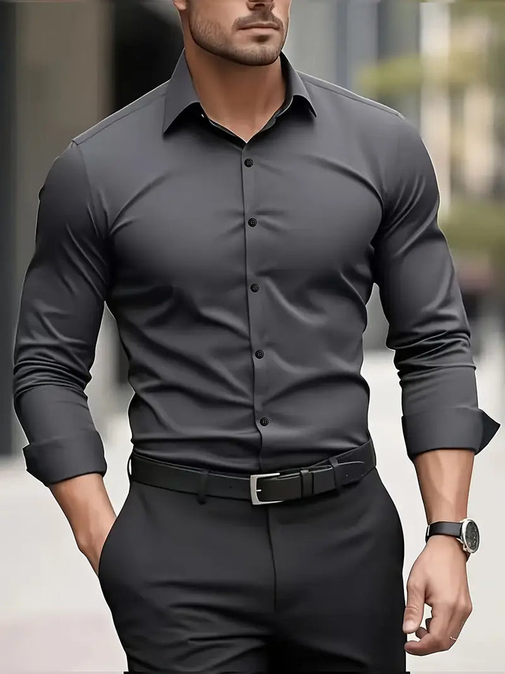 Gesamtansicht des Slim Fit Langarmhemdes für Herren, Vorderseite, zeigt alle Details.