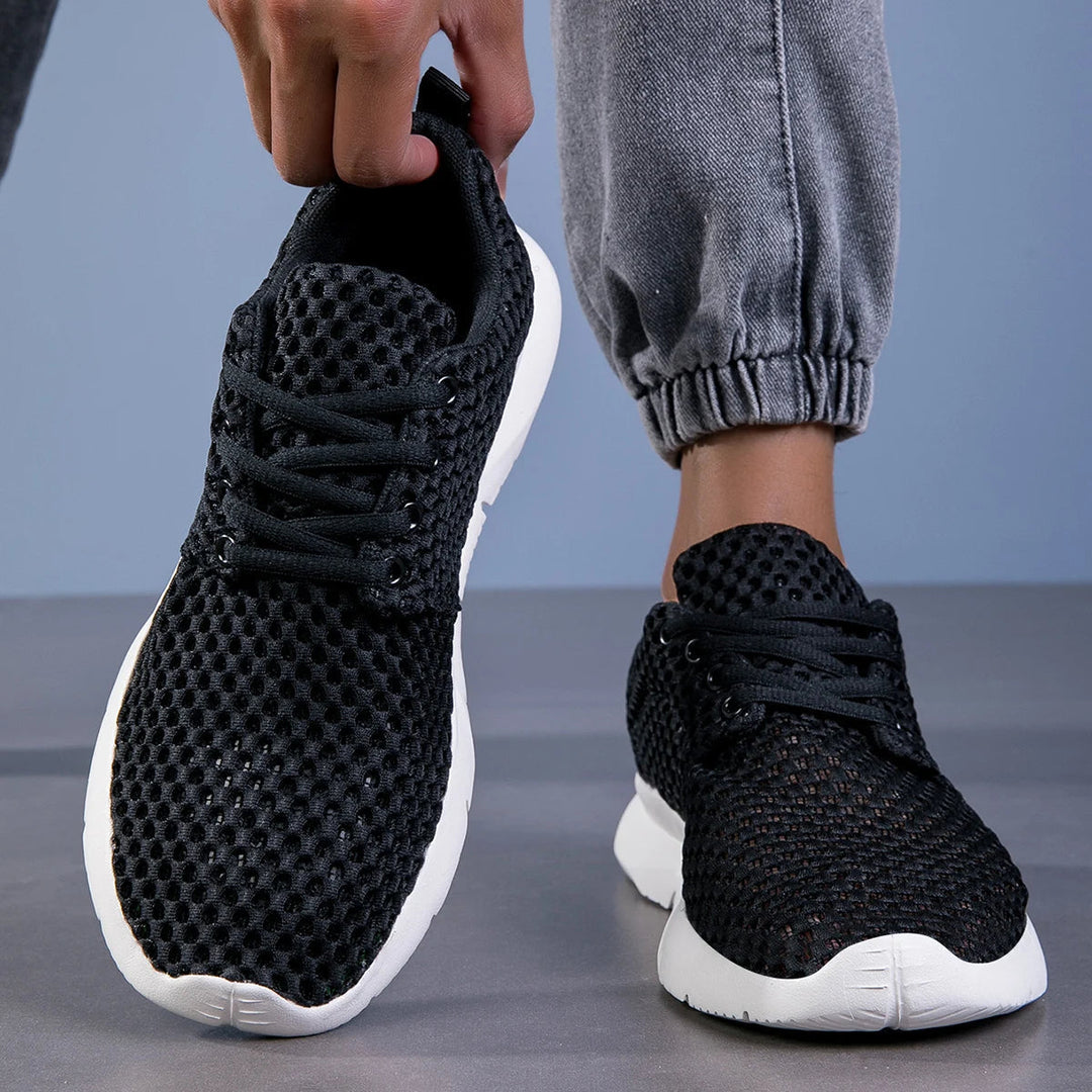Paar Herren Sneaker, atmungsaktiv und bequem, in elegantem Design, ideal als Freizeitschuhe.