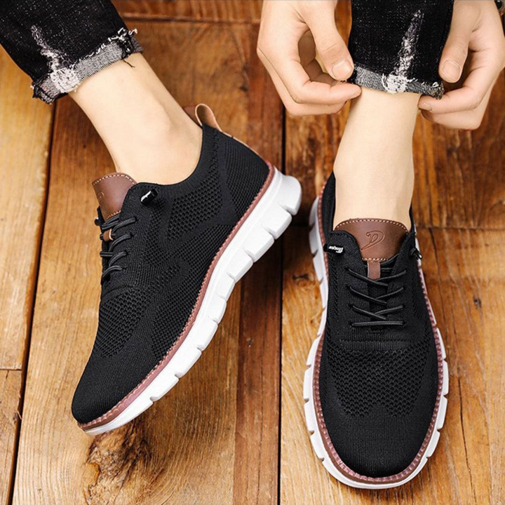 Bequeme Herren Sneaker in Frontansicht, atmungsaktiv & leicht. Ideale Freizeitschuhe für Alltag und Komfort.