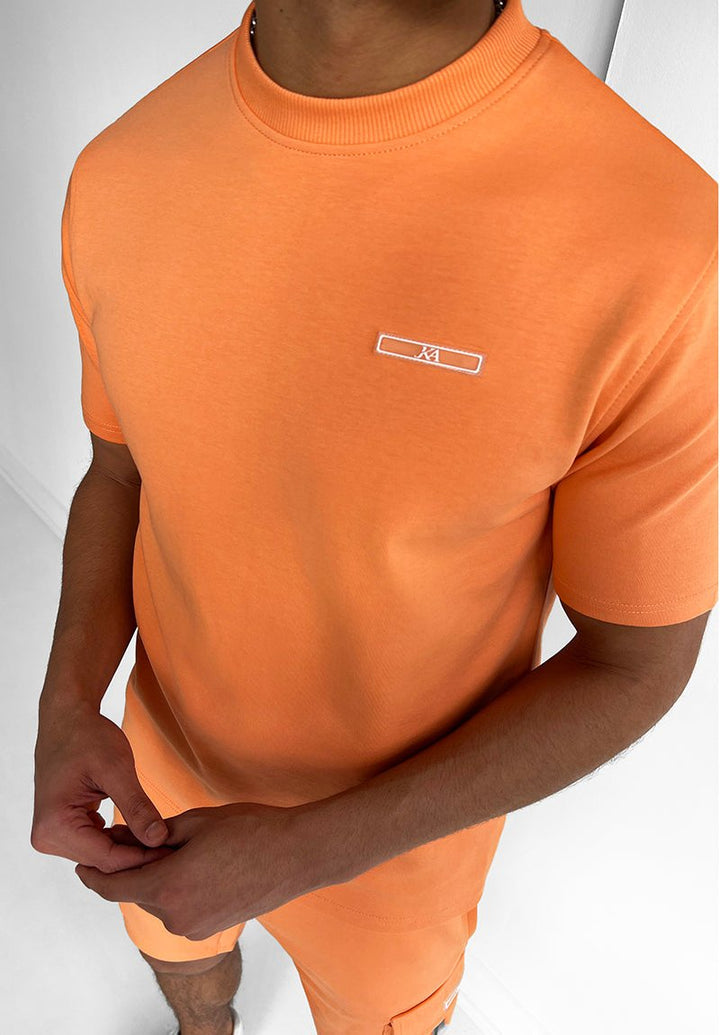Komfortables Herren Sommer Set: Stylisches T-Shirt & Shorts, perfekt für Freizeit.
