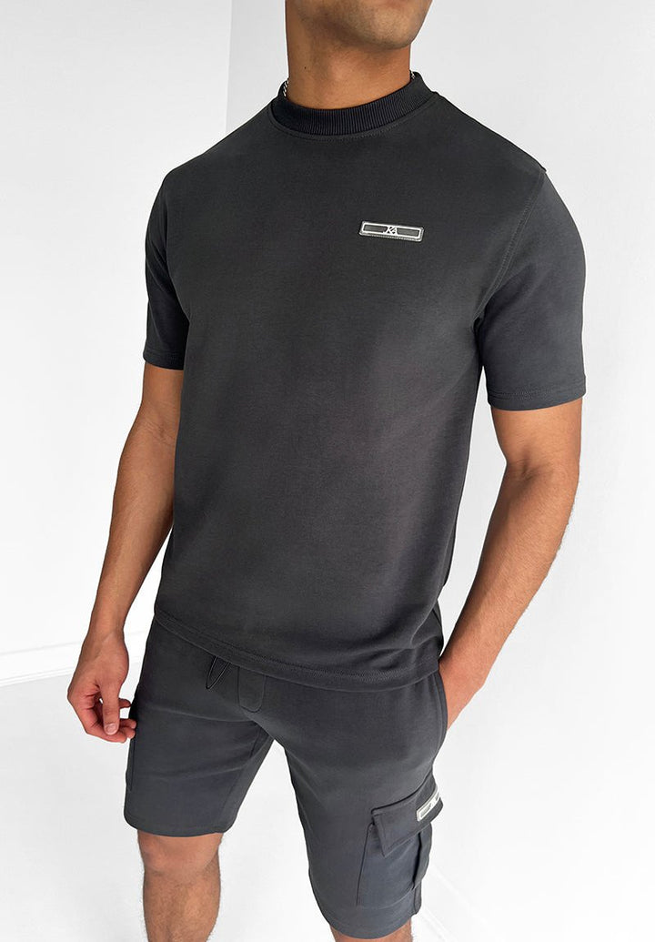 Vielseitiges Herren Sommer Set: T-Shirt & Shorts für Sport, Freizeit & Casual-Looks.