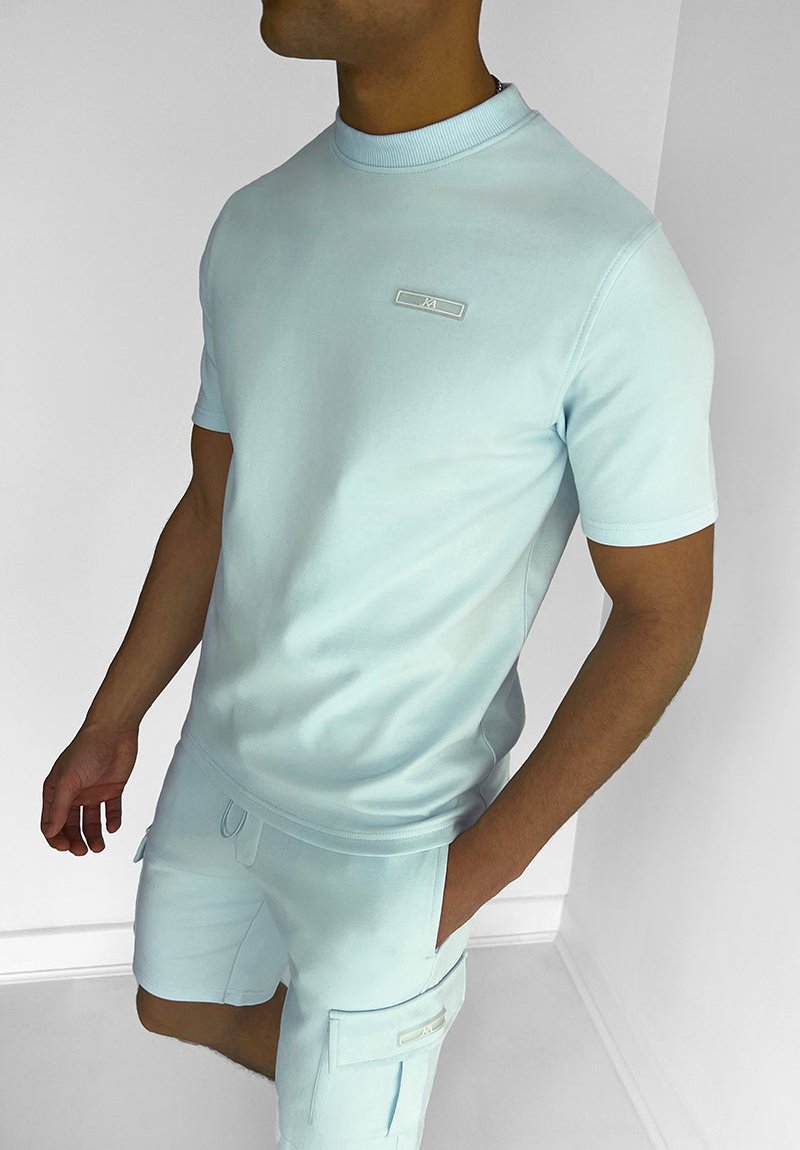 Bequemes Herren Sommer Set mit T-Shirt & passenden Shorts, ideal für Casual-Look.