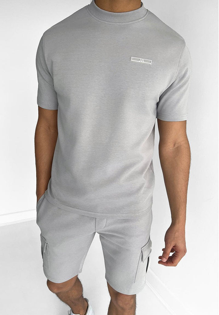Stylisches Herren T-Shirt & Shorts Set in Schwarz für Sommer, Freizeit & Sport.