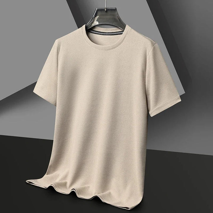 Rückansicht Herren Kurzarmshirt im Relaxed Fit. Ideal für Sommer & Freizeit.