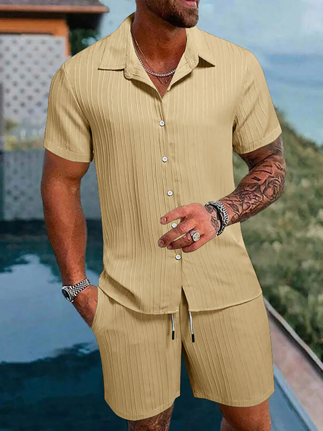 Bequeme Herren Shorts mit Struktur-Design, ideal für einen lässigen Sommerurlaub.