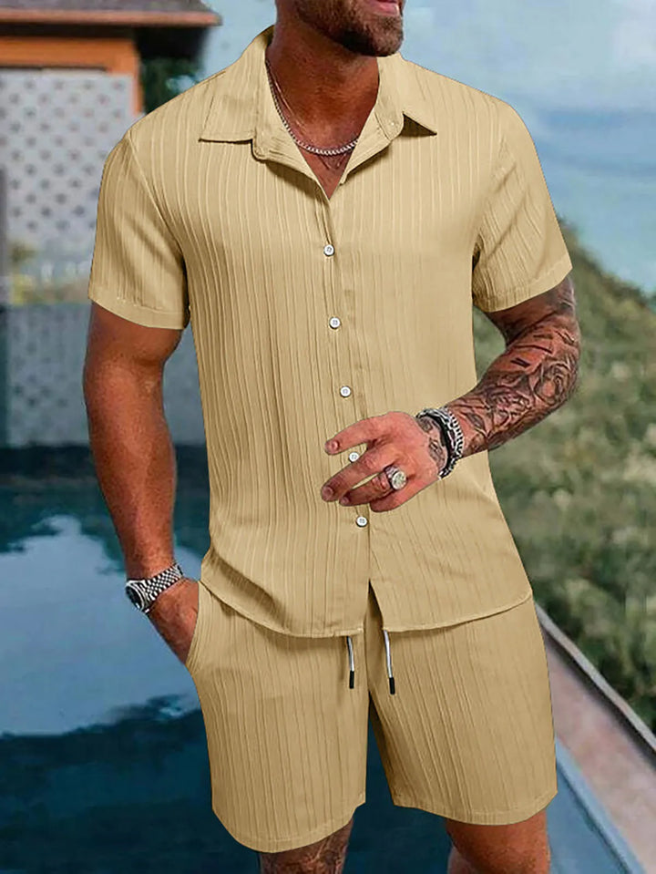 Bequeme Herren Shorts mit Struktur-Design, ideal für einen lässigen Sommerurlaub.