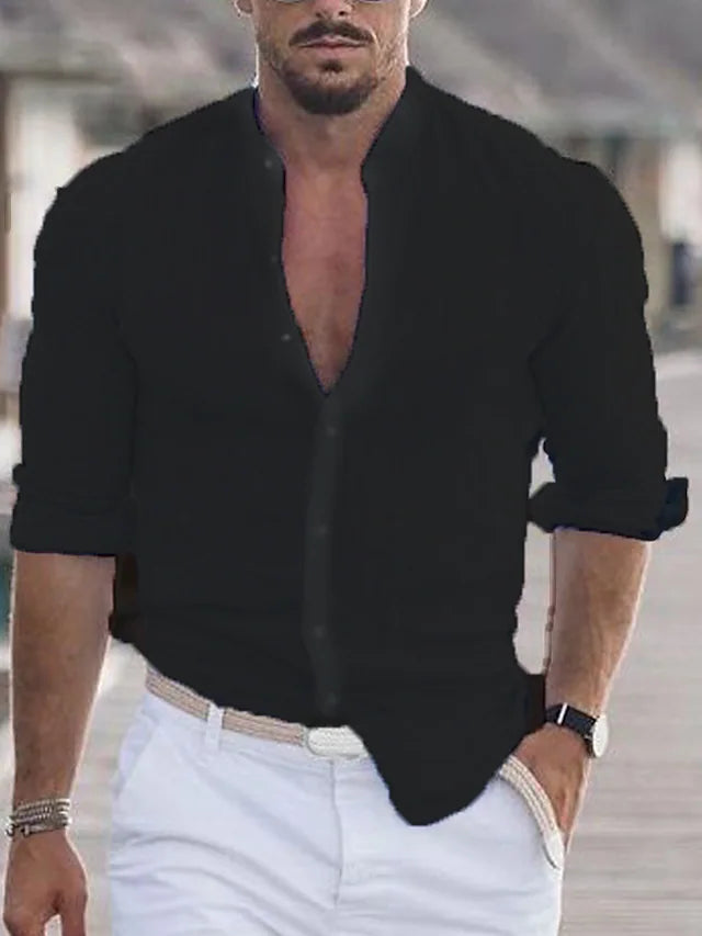 Atmungsaktives Herren-Sommerhemd mit lockerem Schnitt und V-Ausschnitt; stylische Casual-Mode für entspannte Tage.