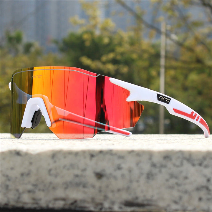 Leichte Herren Sportbrille mit UV400 Schutz, ideal zum Laufen & Autofahren; komfortabel & robust.