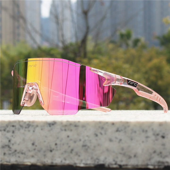 Stilvolle Herren Sonnenbrille mit Spiegelglas & Shield-Design. Leicht & langlebig für Sport & Freizeit.