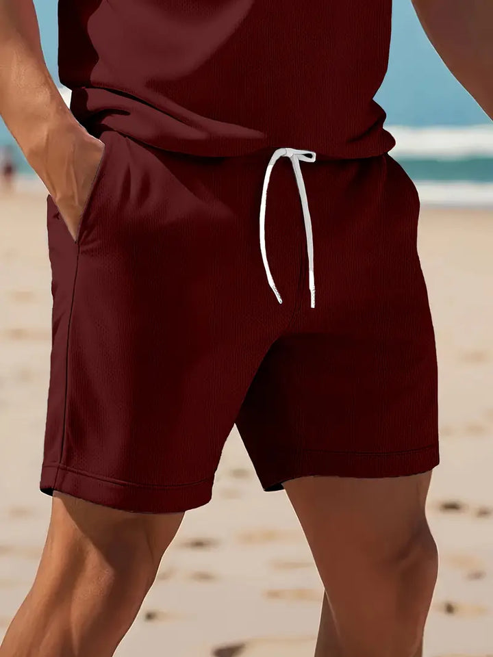 Perfektes Herren Sommeroutfit, leichtes Sportset für warme Tage & Strand.