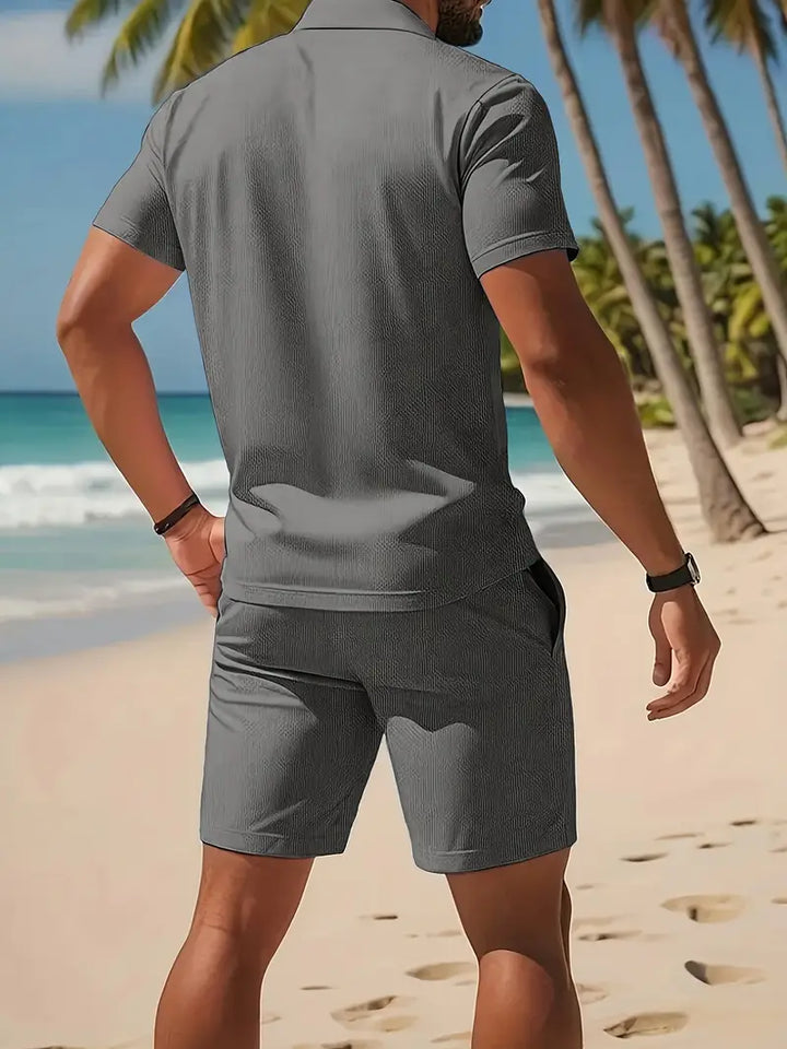 Stylisches Herren Sommer-Sportset, perfekt für einen entspannten Auftritt.