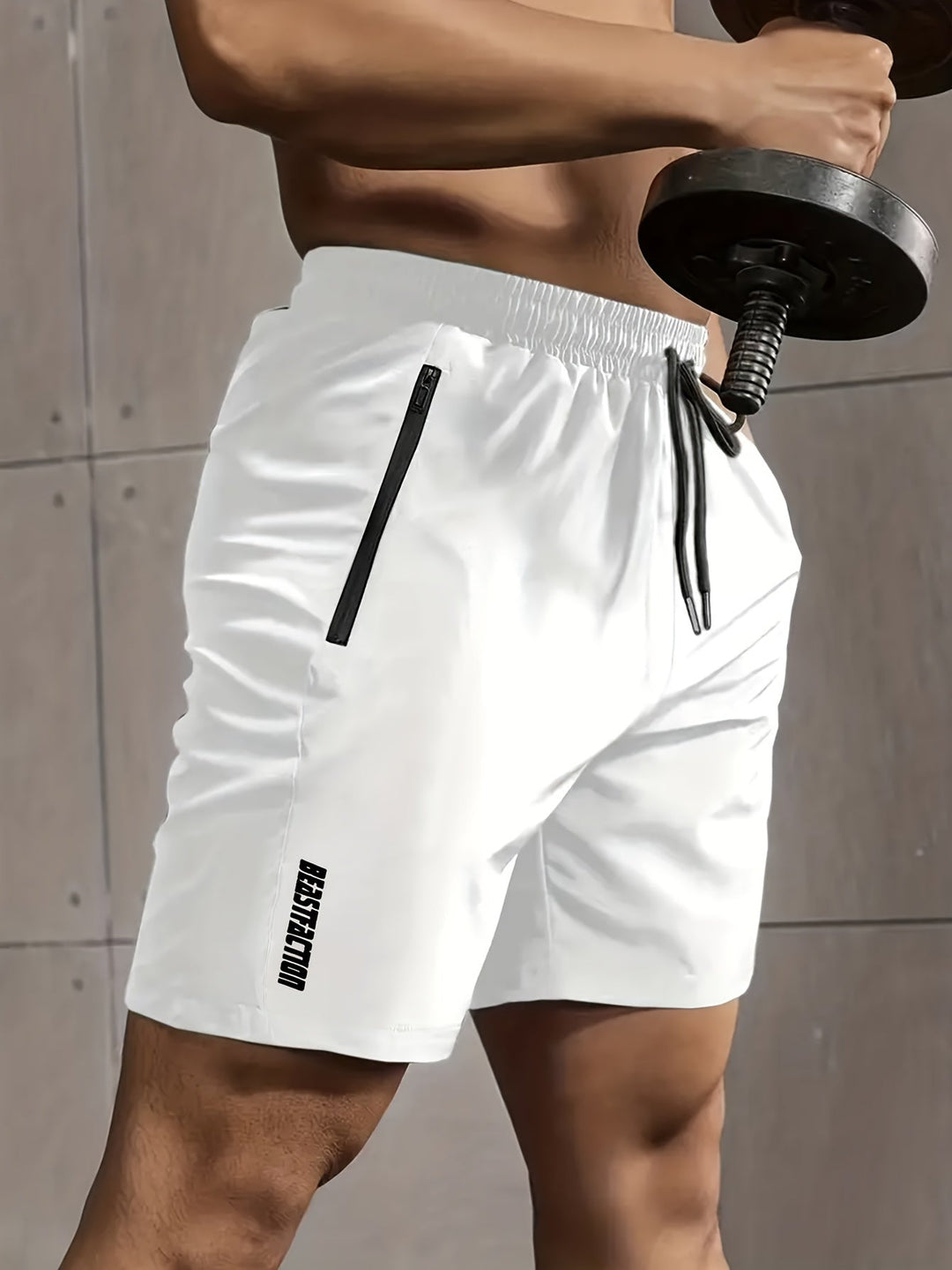 Atmungsaktive Fitnessshorts für Herren mit sicheren Reißverschlusstaschen. Perfekt für Workout.