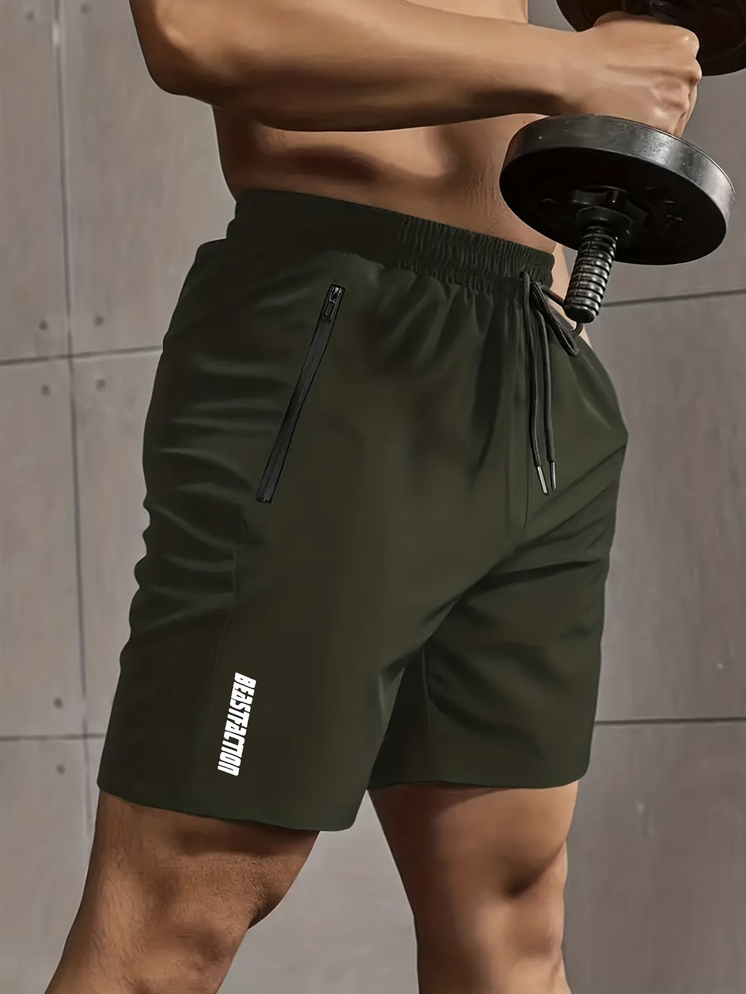 Hochwertige Sportbekleidung: Herren Fitnessshorts mit praktischen Taschen für Ihr Training.