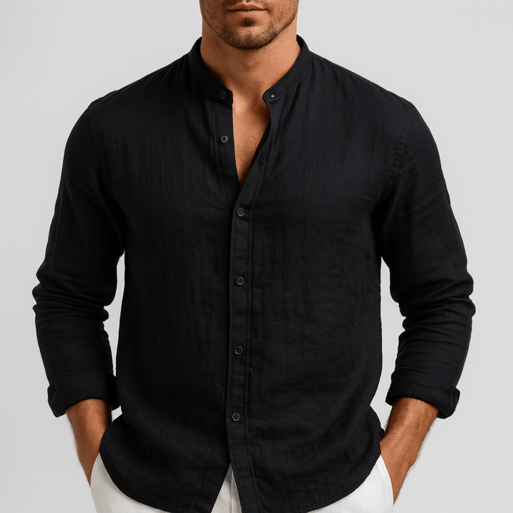 Gefaltetes Herren Stehkragenhemd, ideal für casual elegante Herrenmode. Vielseitiges Langarmhemd für jede Saison.