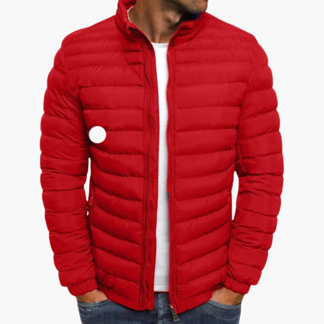 Detailansicht der warmen Herren Steppjacke mit modernen Steppnähten für den Alltag.