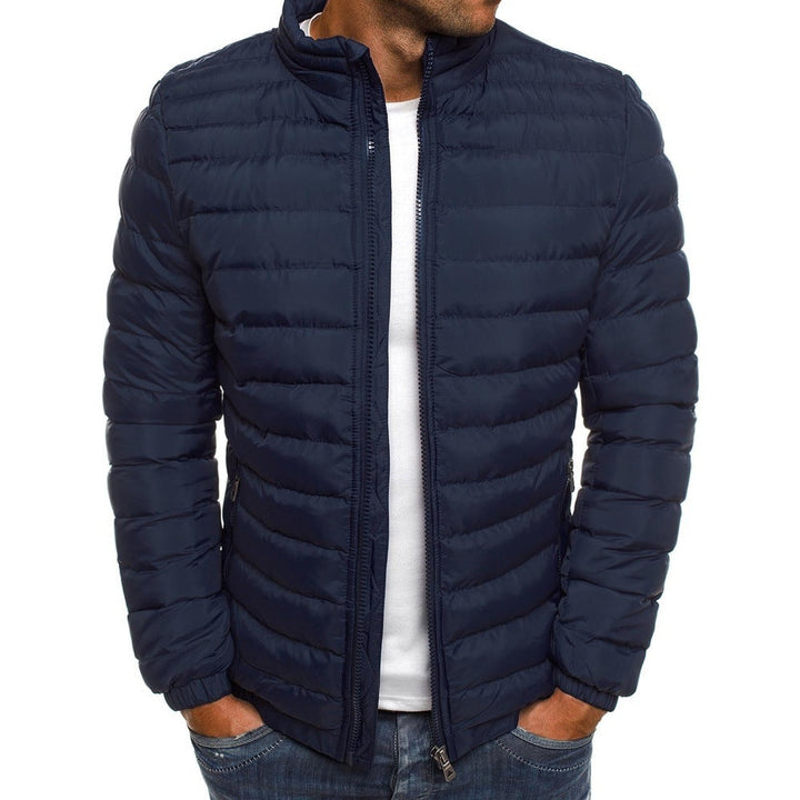 Herren Stilvolle Warme Luxus Winterjacke, gesteppt, für urbanen Stil und kaltes Wetter.
