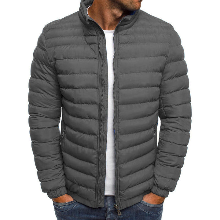 Modische Herren Winterjacke mit Steppdesign, wasserabweisend und winddicht für urbanes Outdoor.