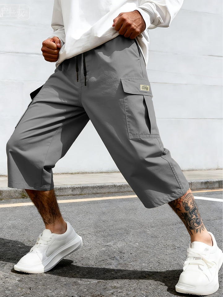 Dunkelblaue Herren Cargo Bermuda Shorts, lässig & komfortabel für urbanen Sommer-Style.