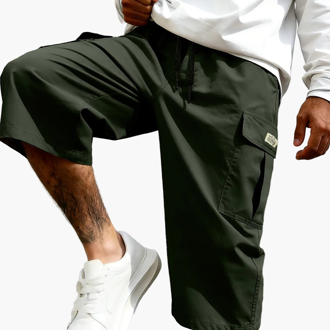 Komfortable Herren Bermuda Shorts im Cargo-Stil, perfekt für Freizeit & stylische Urban-Looks.