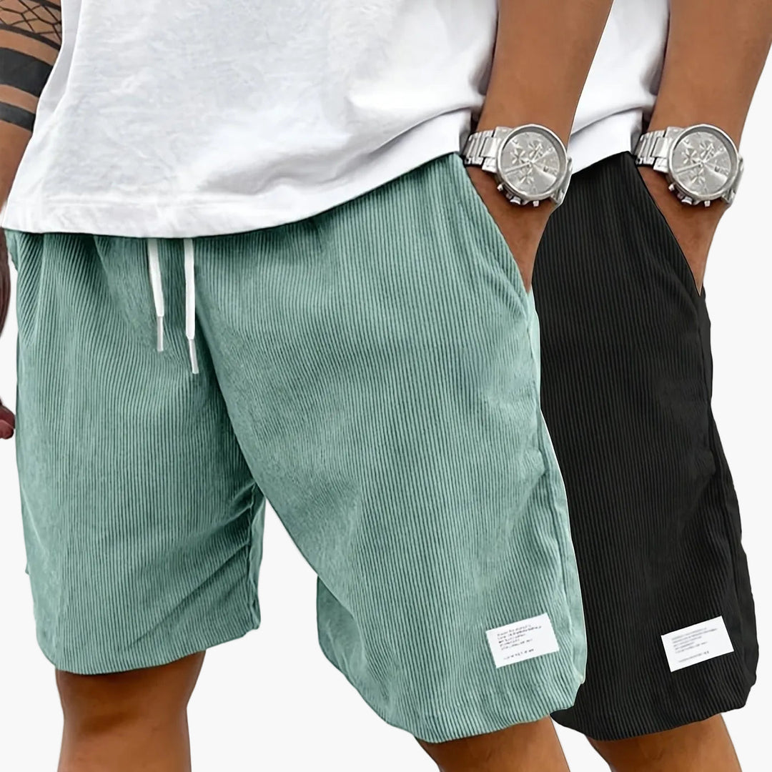 Rückansicht der Herren Streetwear Shorts, komfortabel und stilvoll, mit guter Passform.