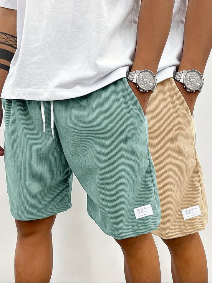 Lässige Herren Shorts für Frühling & Sommer, perfekt für moderne urbane Outfits.