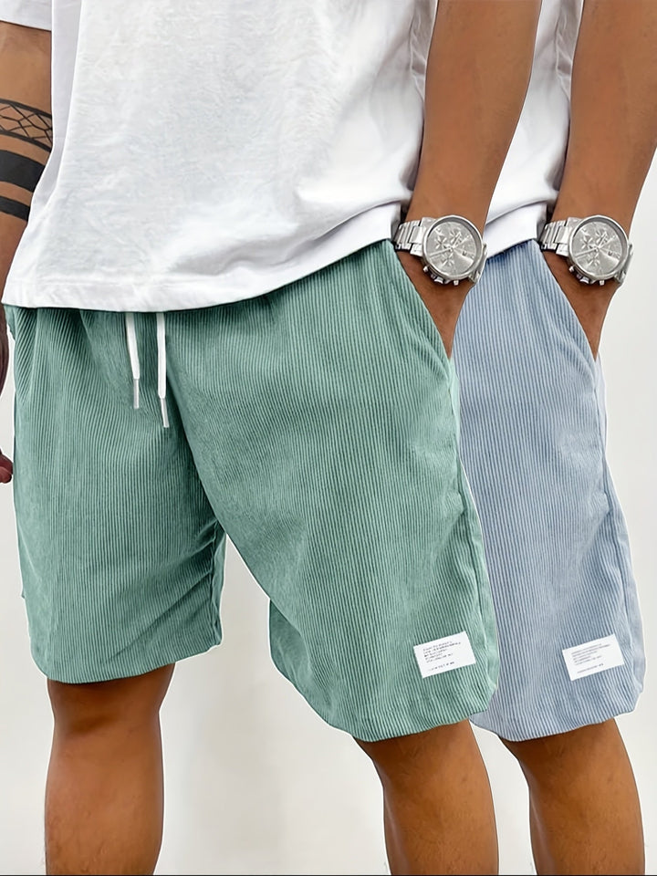 Funktionale Seitentaschen an den lässigen Herren Streetwear Shorts, praktisch und stylisch.