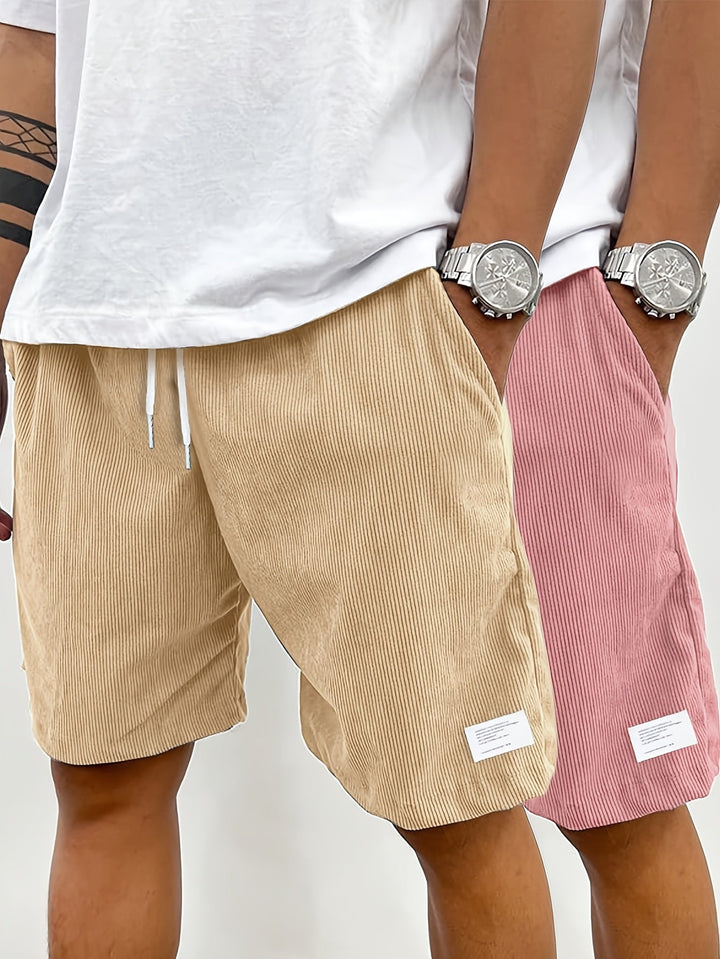 Herren Streetwear Shorts in Schwarz, ideal für urbane Sommer-Outfits und Alltagslooks.