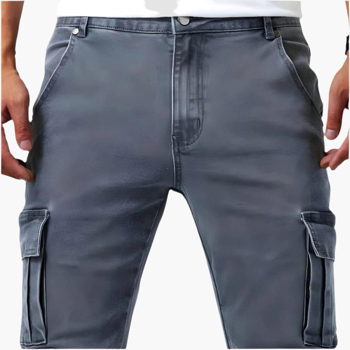 Herren Cargo-Hose mit praktischen Taschen, aus Stretch-Stoff. Vielseitige Alltagshose für Männer im urbanen Stil.