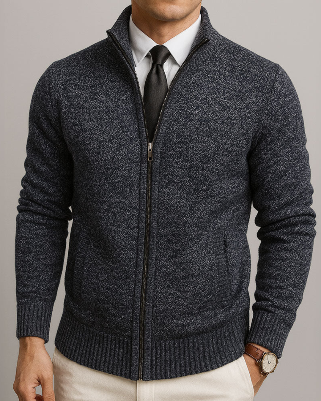 Herren Strickjacke: Eleganter, zeitloser Cardigan für vielseitige Business- & Freizeit-Outfits. Komfortable Herrenmode.