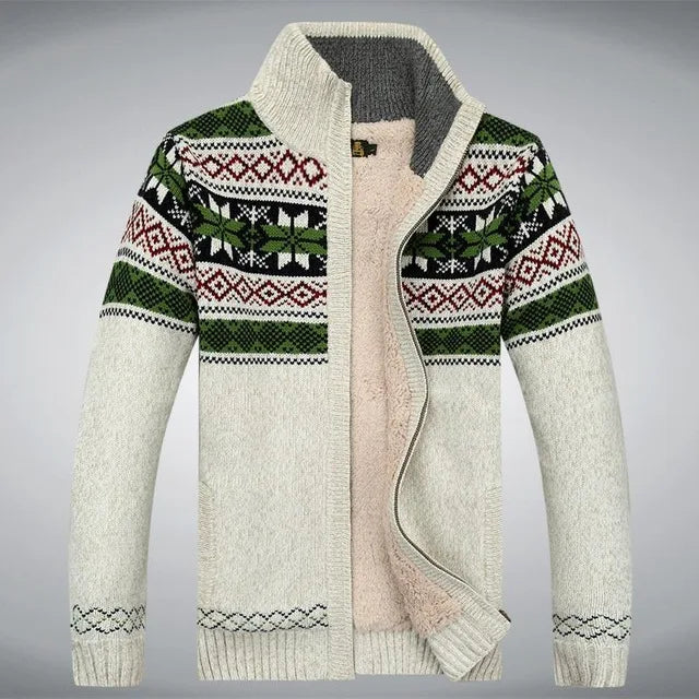 Perfekte Herren Strickjacke: Nordisches Design, Reißverschluss, hoher Kragen. Stilvoll, warm und bequem.