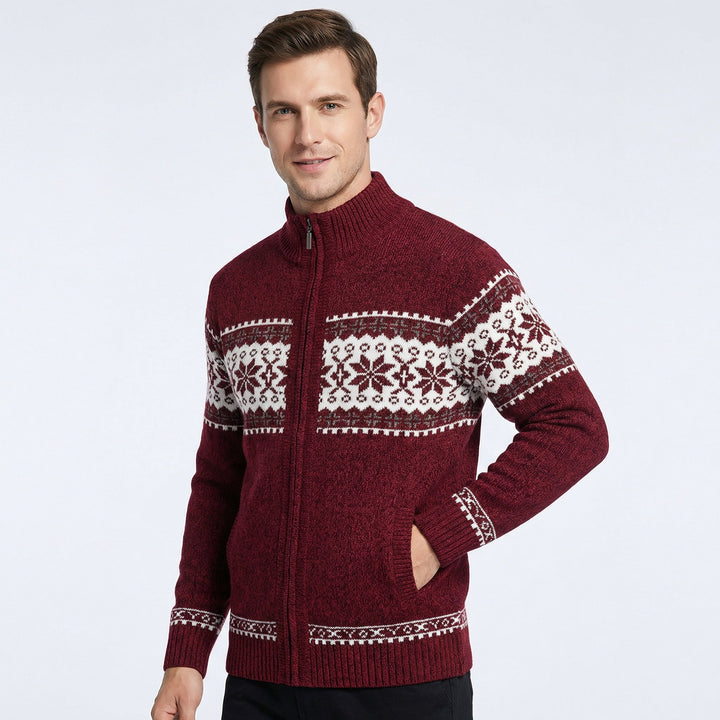 Bequeme Herren Strickjacke mit Reißverschluss. Warmer hoher Kragen & nordisches Muster für stilvolle Freizeitmode.