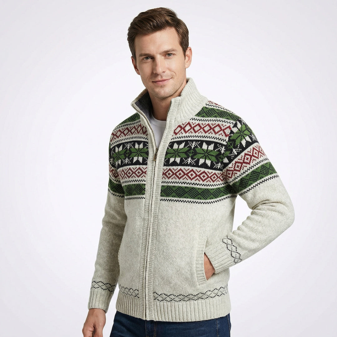 Klassische Herren Strickjacke mit feinem Strickmuster, Reißverschluss & hohem Kragen. Elegante nordische Mode.