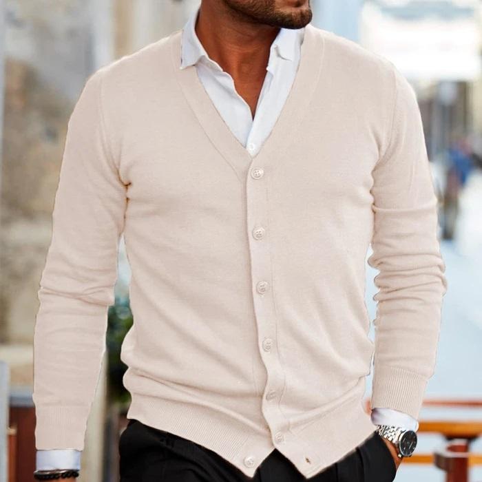 Eleganter Herren-Cardigan mit V-Ausschnitt & Knopfleiste. Perfekt für Business Casual und Freizeitmode im Herbst.