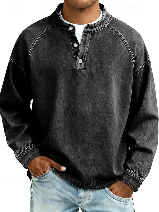 Lässiger Herren Strickpullover mit Vintage Distressed-Details. Komfortables Langarm-Oberteil für den Alltag.